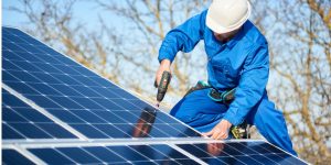 Installation Maintenance Panneaux Solaires Photovoltaïques à Plougoulm